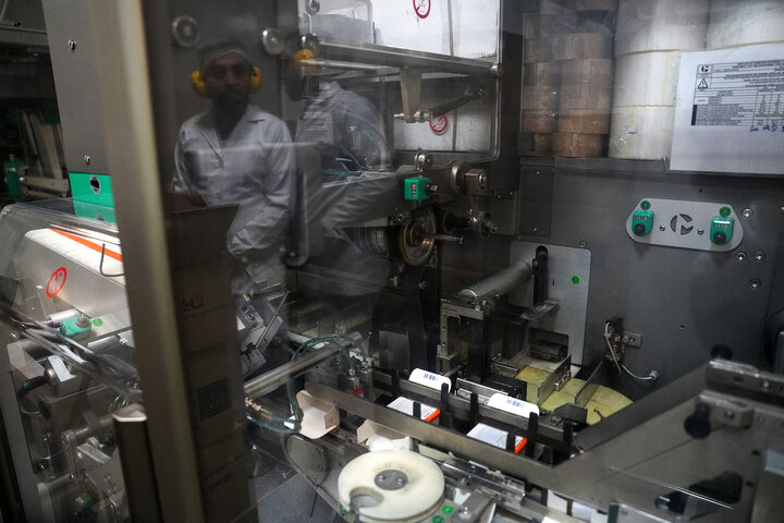 بازدید رئیس ستاد اجرایی فرمان امام از شرکت داروسازی البرز دارو