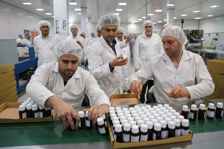 بازدید رئیس ستاد اجرایی فرمان امام از شرکت داروسازی البرز دارو