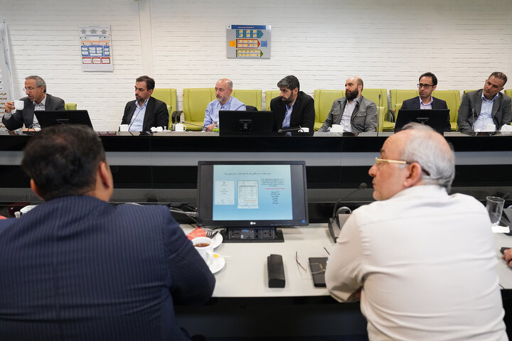 بازدید رییس ستاد اجرایی فرمان امام از شهرک دارویی برکت