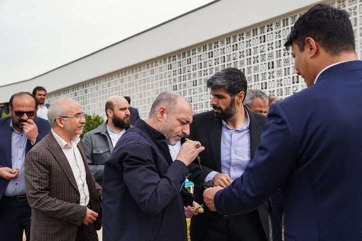 بازدید رییس ستاد اجرایی فرمان امام از شهرک دارویی برکت