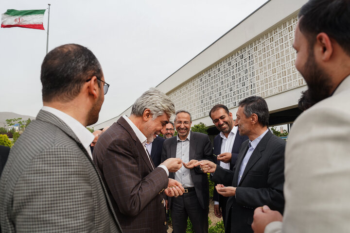 بازدید رییس ستاد اجرایی فرمان امام از شهرک دارویی برکت