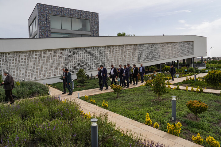 بازدید رییس ستاد اجرایی فرمان امام از شهرک دارویی برکت