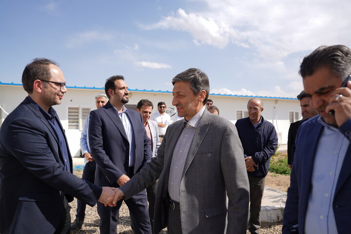 بازدید فتاح از کارخانه نساجی پارچه چادر مشکی قم