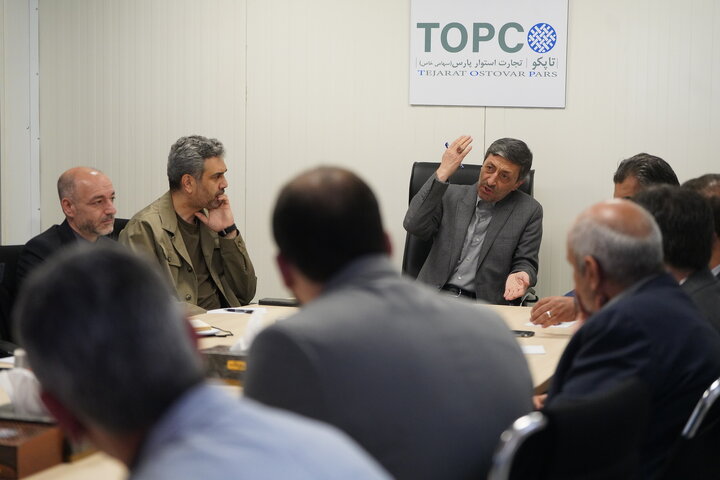 بازدید فتاح از کارخانه نساجی پارچه چادر مشکی قم