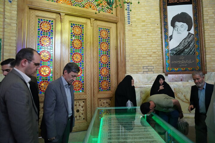 زیارت سید پرویز فتاح و هیات همراه در حرم مطهر حضرت معصومه (س)