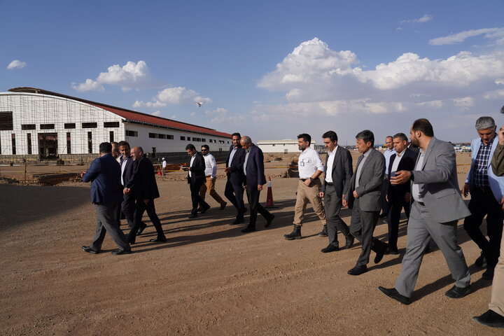 بازدید فتاح از کارخانه نساجی پارچه چادر مشکی قم