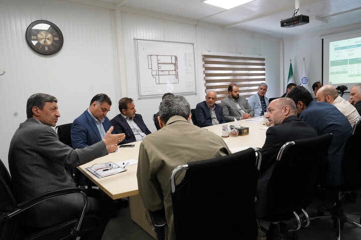 بازدید فتاح از کارخانه نساجی پارچه چادر مشکی قم