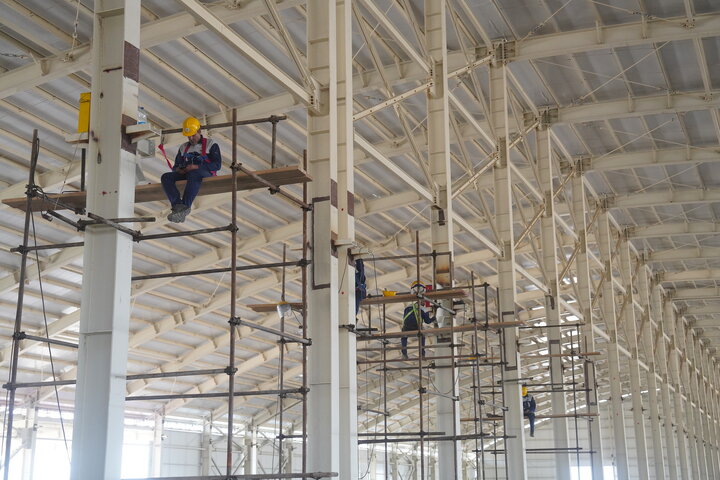 بازدید فتاح از کارخانه نساجی پارچه چادر مشکی قم