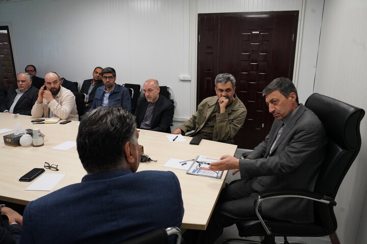 بازدید فتاح از کارخانه نساجی پارچه چادر مشکی قم