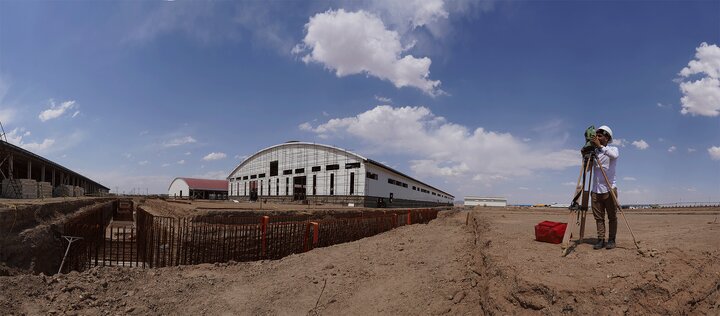 بازدید فتاح از کارخانه نساجی پارچه چادر مشکی قم