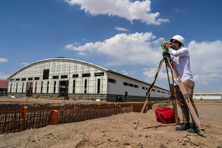 بازدید فتاح از کارخانه نساجی پارچه چادر مشکی قم