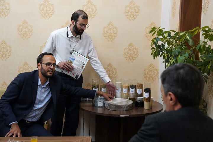 جلسه بررسی عملکرد موسسه دانش بنیان برکت با رئیس ستاد اجرایی فرمان امام