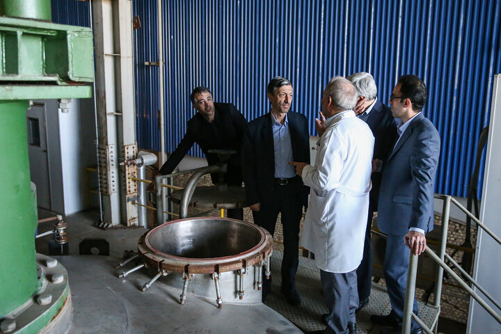 بازدید رئیس ستاد اجرایی فرمان امام از کارخانه‌های بیوسان فارمد و شفا فارمد