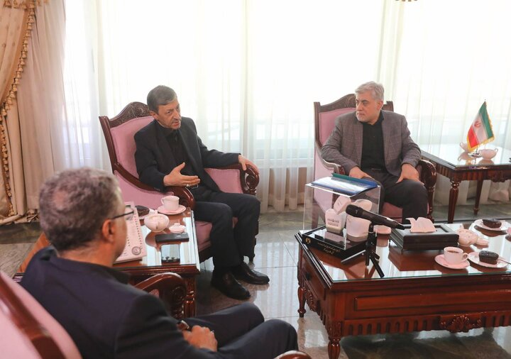 نشست مشترک وزیر بهداشت و رئیس ستاد اجرایی فرمان امام