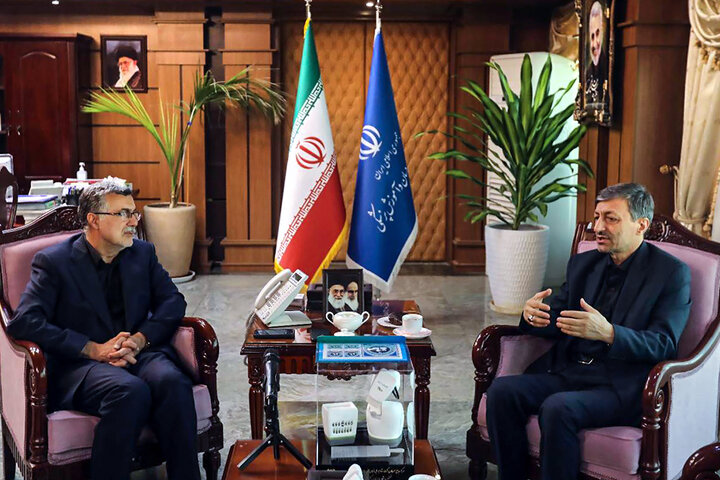 نشست مشترک رئیس ستاد اجرایی فرمان امام و وزیر بهداشت