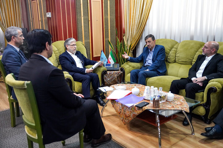 دیدار رئیس ستاد اجرایی فرمان امام با وزیر علوم