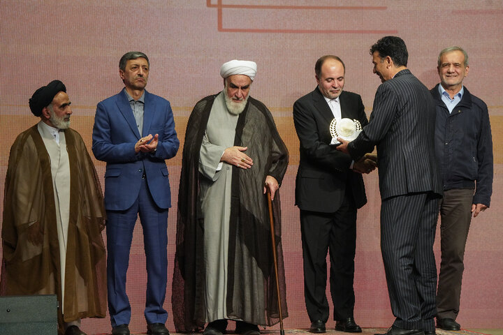 آشنایی با کشاورزان نمونه در آئین تجلیل از فعالان طرح جهش تولید در دیم‌زارها