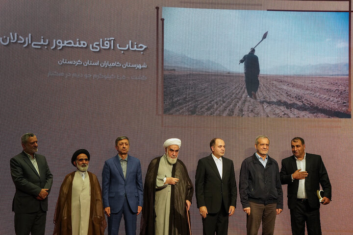 آیین تجلیل از فعالان طرح جهش تولید در دیم‌زارها