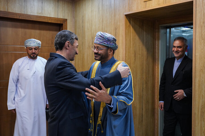 ديدار وزیر امور خارجه عمان با رئیس ستاد اجرایی فرمان امام