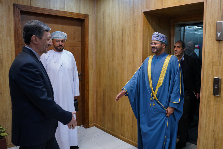 ديدار وزیر امور خارجه عمان با رئیس ستاد اجرایی فرمان امام