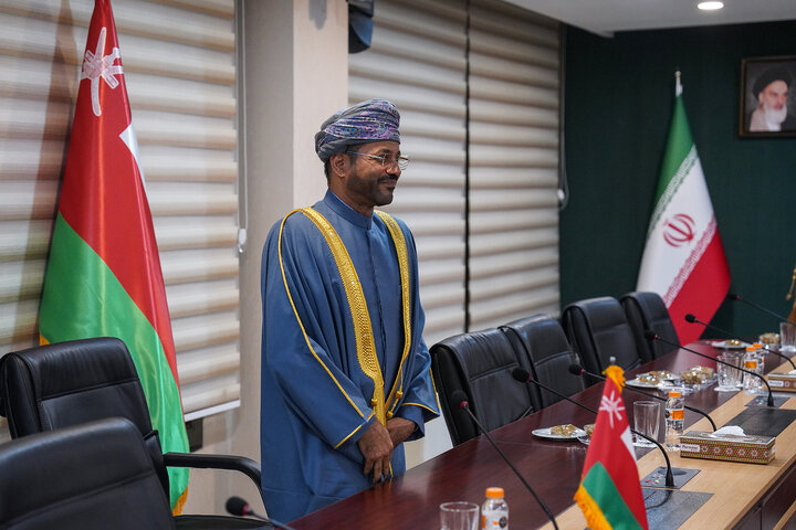 ديدار وزیر امور خارجه عمان با رئیس ستاد اجرایی فرمان امام