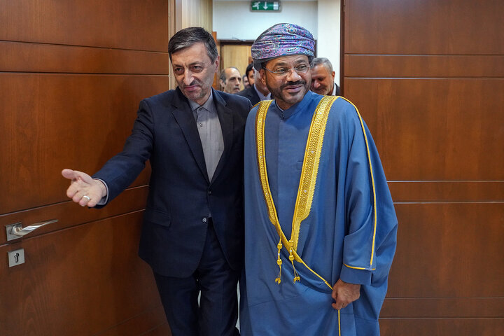 ديدار وزیر امور خارجه عمان با رئیس ستاد اجرایی فرمان امام