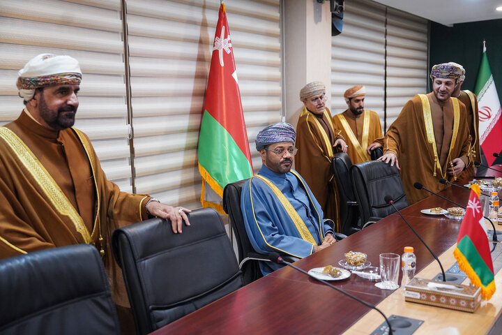ديدار وزیر امور خارجه عمان با رئیس ستاد اجرایی فرمان امام