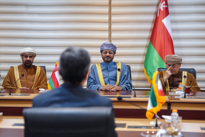 ديدار وزیر امور خارجه عمان با رئیس ستاد اجرایی فرمان امام