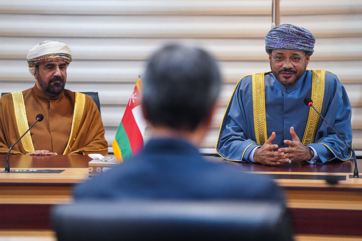 ديدار وزیر امور خارجه عمان با رئیس ستاد اجرایی فرمان امام