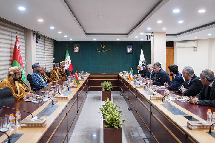 ديدار وزیر امور خارجه عمان با رئیس ستاد اجرایی فرمان امام