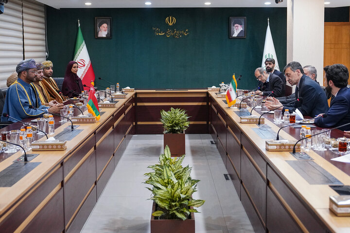 ديدار وزیر امور خارجه عمان با رئیس ستاد اجرایی فرمان امام