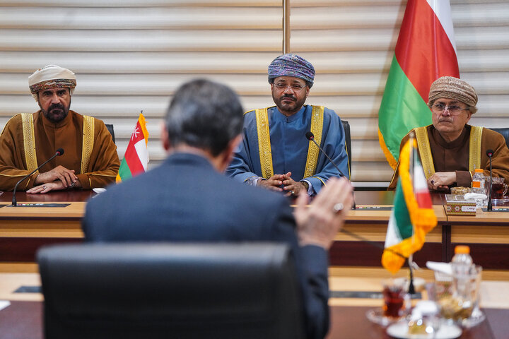 ديدار وزیر امور خارجه عمان با رئیس ستاد اجرایی فرمان امام