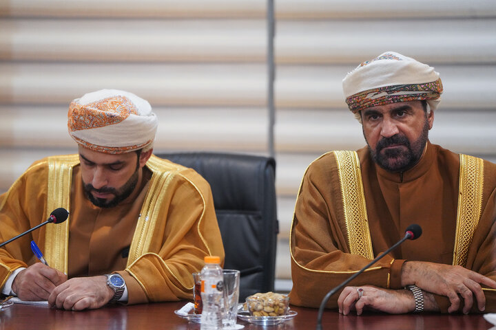 ديدار وزیر امور خارجه عمان با رئیس ستاد اجرایی فرمان امام