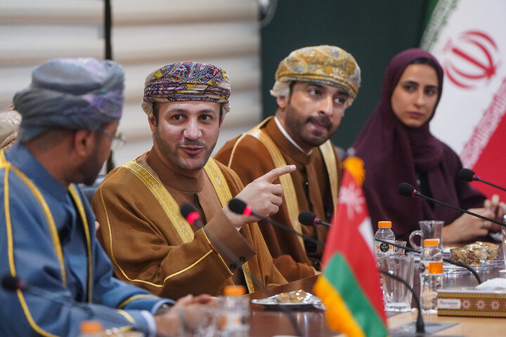 ديدار وزیر امور خارجه عمان با رئیس ستاد اجرایی فرمان امام