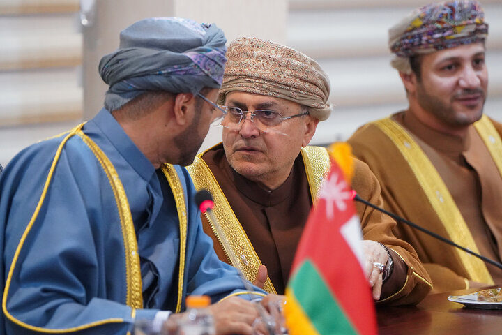 ديدار وزیر امور خارجه عمان با رئیس ستاد اجرایی فرمان امام