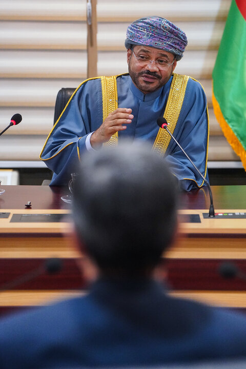 ديدار وزیر امور خارجه عمان با رئیس ستاد اجرایی فرمان امام