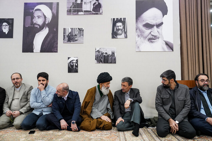 مراسم گرامیداشت دهه فجر در ستاد اجرایی فرمان امام