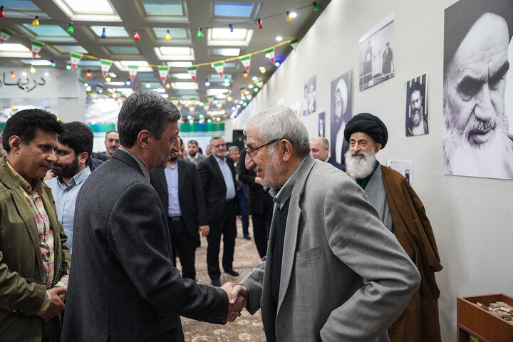 مراسم گرامیداشت دهه فجر در ستاد اجرایی فرمان امام