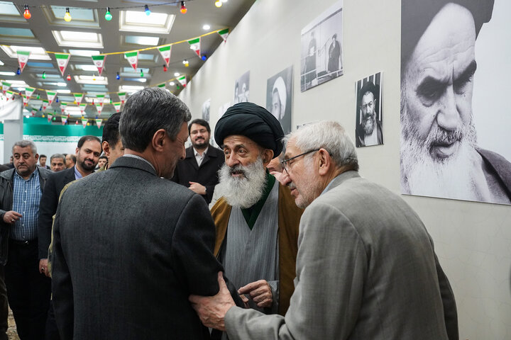 مراسم گرامیداشت دهه فجر در ستاد اجرایی فرمان امام