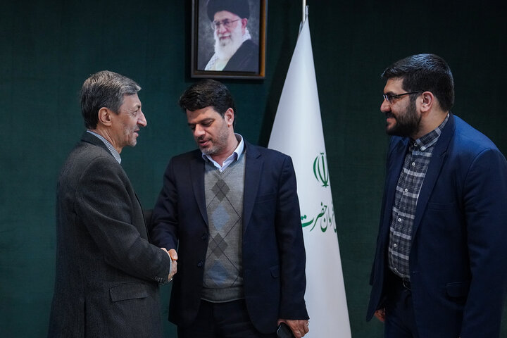 دیدار حامد یزدیان نماینده مردم اصفهان و ورزنه در مجلس شورای اسلامی با رئیس ستاد اجرایی فرمان امام