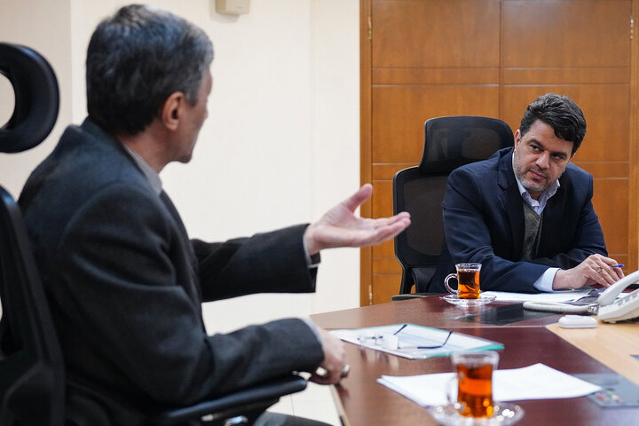 دیدار حامد یزدیان نماینده مردم اصفهان و ورزنه در مجلس شورای اسلامی با رئیس ستاد اجرایی فرمان امام