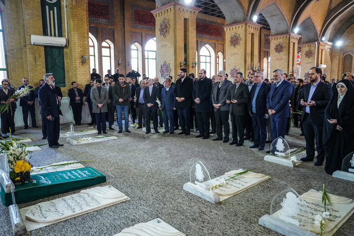 تجدید میثاق رئیس، مدیران و کارکنان ستاد اجرایی فرمان امام با آرمان‌های امام و شهدا