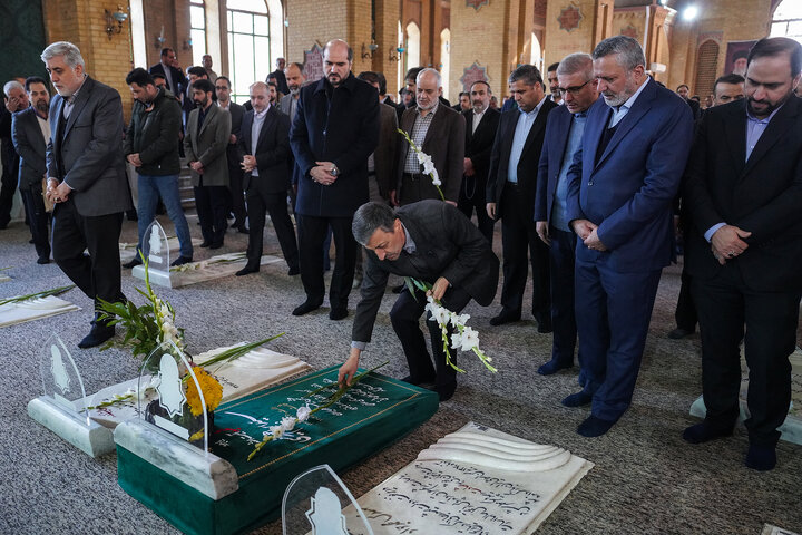 تجدید میثاق رئیس، مدیران و کارکنان ستاد اجرایی فرمان امام با آرمان‌های امام و شهدا