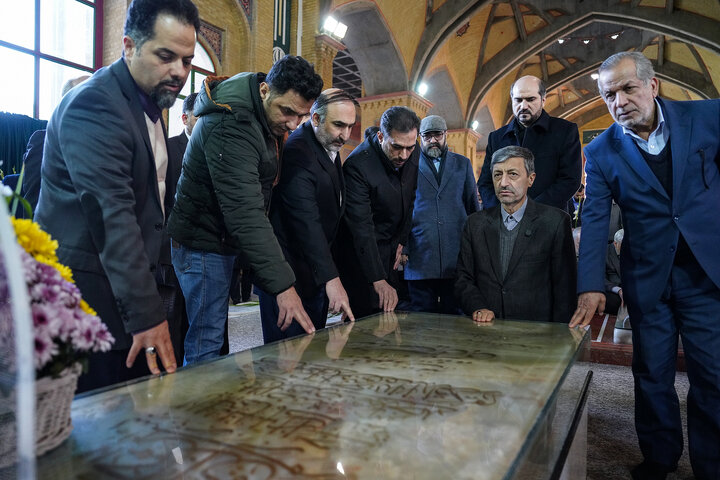 تجدید میثاق رئیس، مدیران و کارکنان ستاد اجرایی فرمان امام با آرمان‌های امام و شهدا