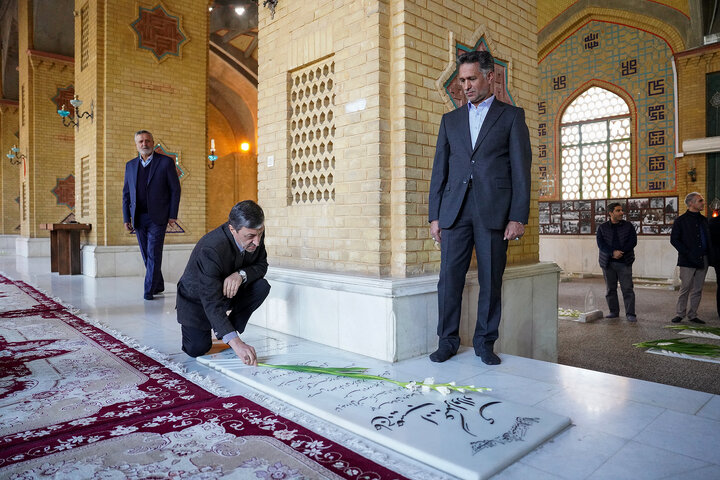 تجدید میثاق رئیس، مدیران و کارکنان ستاد اجرایی فرمان امام با آرمان‌های امام و شهدا