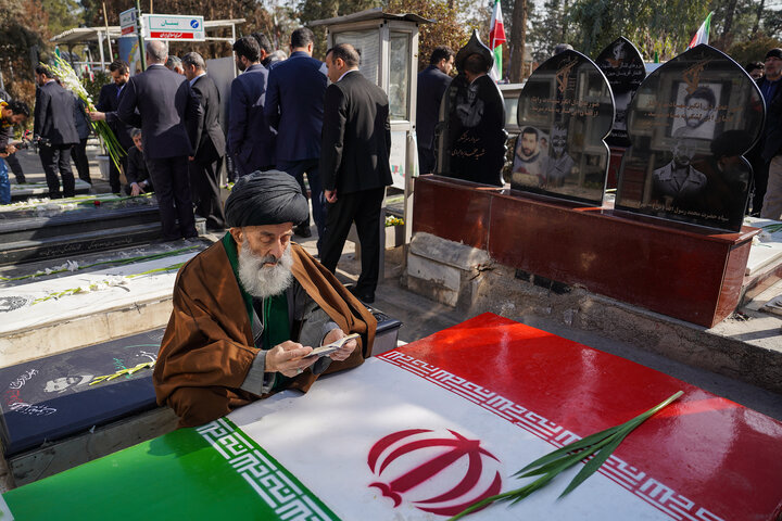 تجدید میثاق رئیس، مدیران و کارکنان ستاد اجرایی فرمان امام با آرمان‌های امام و شهدا