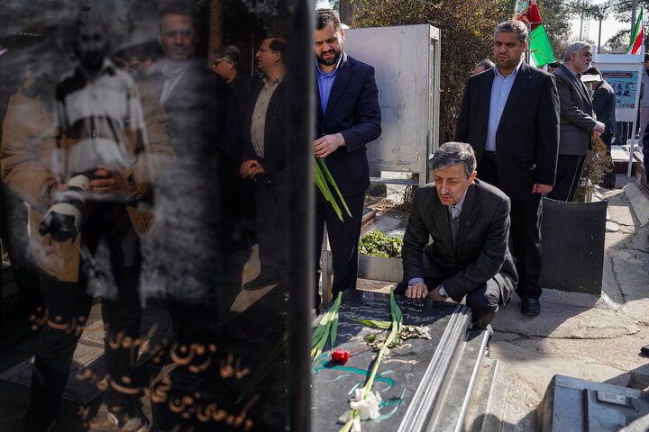 تجدید میثاق رئیس، مدیران و کارکنان ستاد اجرایی فرمان امام با آرمان‌های امام و شهدا