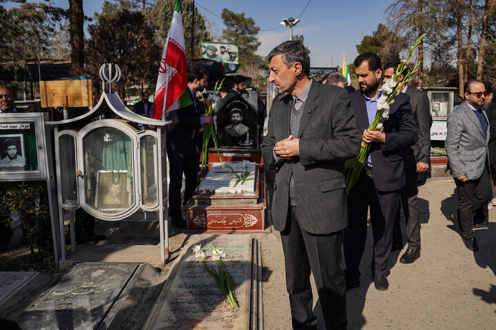 تجدید میثاق رئیس، مدیران و کارکنان ستاد اجرایی فرمان امام با آرمان‌های امام و شهدا