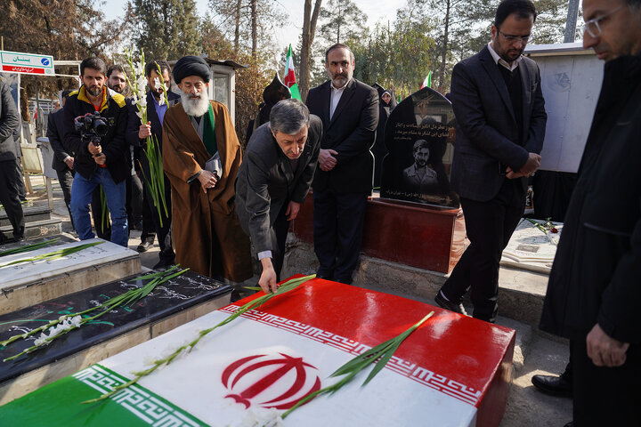 تجدید میثاق رئیس، مدیران و کارکنان ستاد اجرایی فرمان امام با آرمان‌های امام و شهدا