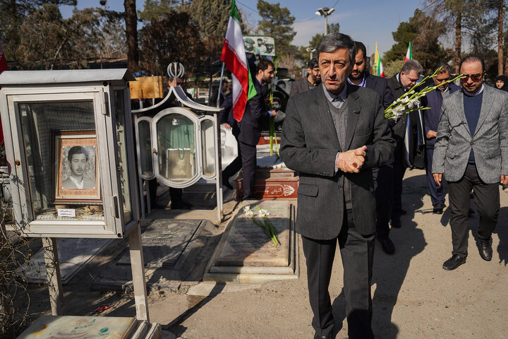 تجدید میثاق رئیس، مدیران و کارکنان ستاد اجرایی فرمان امام با آرمان‌های امام و شهدا